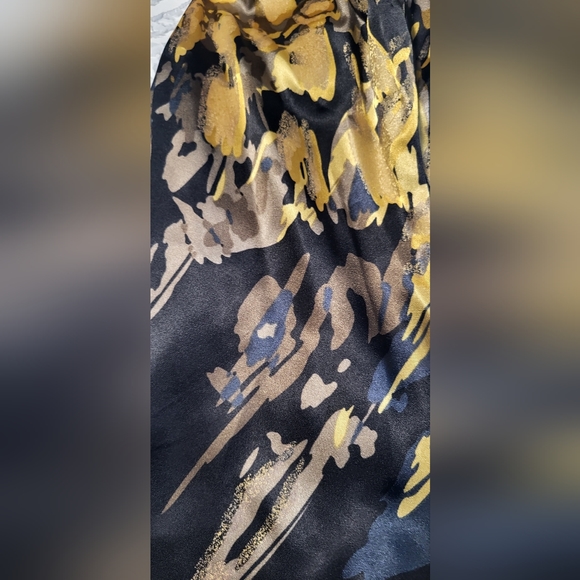 T Tahari Bare Shoulder Black and Gold Blouse - Picture 4 of 9